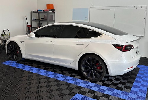 Wrapping Tesla 218 Customs